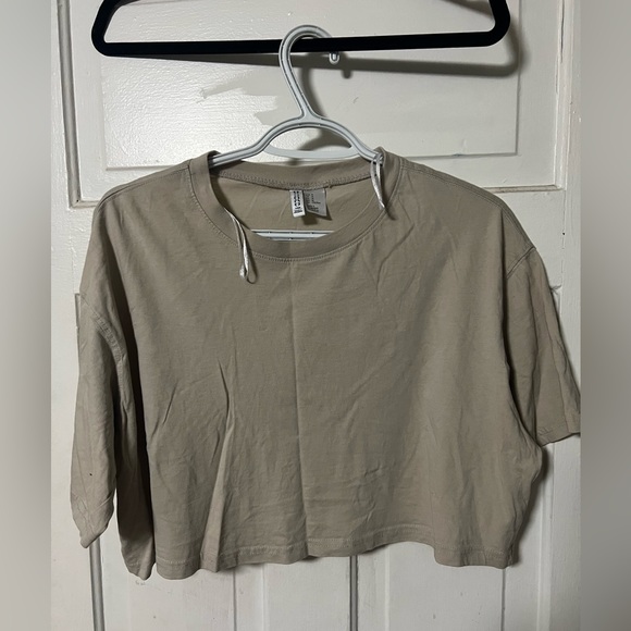 H&M- Basic Cropped Tee - Picture 2 of 2